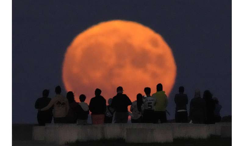 Rare blue supermoon dazzles stargazers around the globe