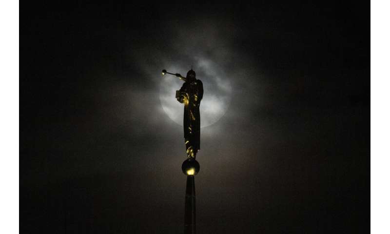 Rare blue supermoon dazzles stargazers around the globe