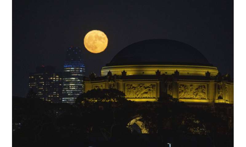 Rare blue supermoon dazzles stargazers around the globe