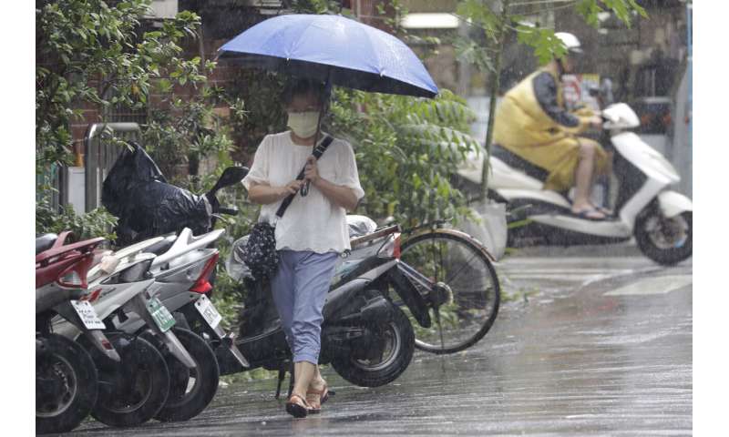 Typhoon Saola churns toward south China, suspending transport and delaying the school year