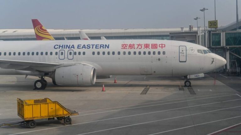 Chinese carriers extend losses despite end of pandemic curbs