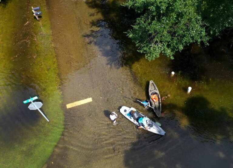 How climate change boosts hurricanes