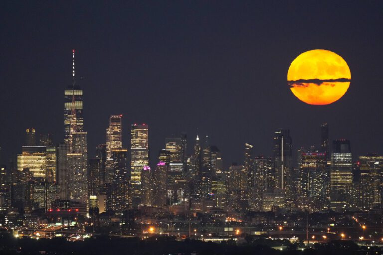 The first supermoon in August rises around the world