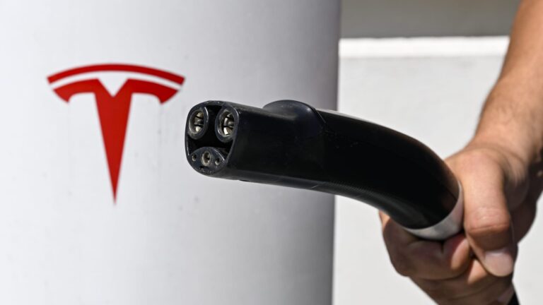 Tesla to install charging stations at 2,000 Hiltons in North America