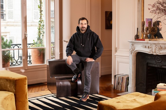 Parente at home in Paris