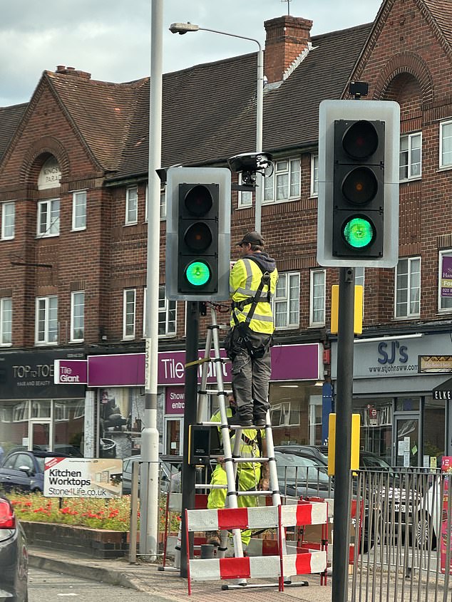 New Ulez camera being installed to try and catch motorists out and rack up daily fines for them