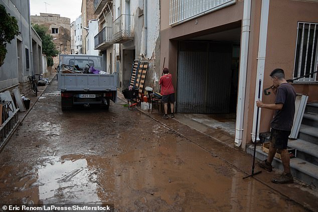 In the municipality of Santa Barbara, the river has overflowed through the town centre, flooding garages and the ground floors of houses