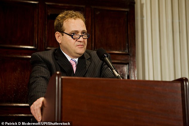 In June 2008, Sinclair rented a room at the National Press Club in Washington DC, and spoke for an hour about his claims. He is seen above at the press conference