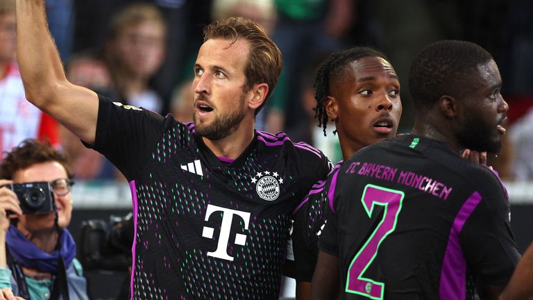 Harry Kane celebrates Bayern Munich&#39;s winner with goal scorer Mathys Tel