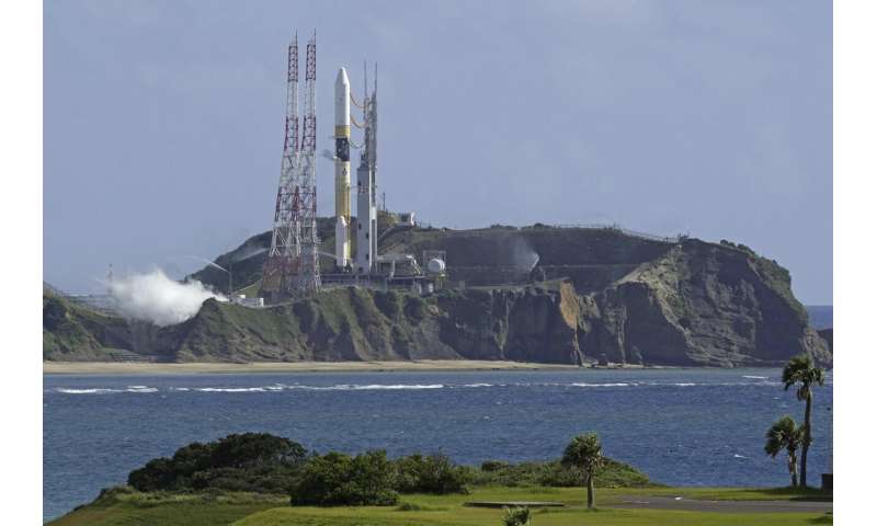 Japan launches rocket carrying lunar lander and X-ray telescope to explore origins of universe