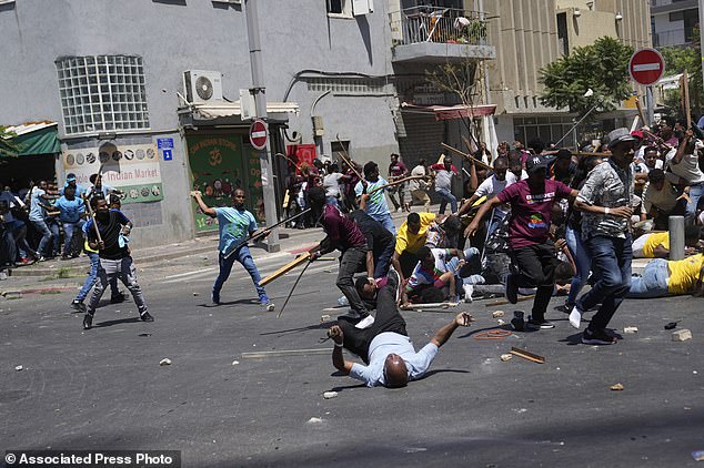 Israeli Prime Minister Benjamin Netanyahu says he wants Eritrean migrants involved in violent clashes to be deported