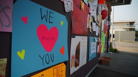 Kelowna neighbourhood thanks firefighters after homes saved