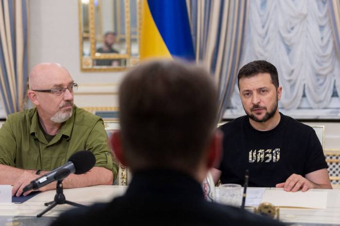 Volodymyr Zelenskyy with outgoing defence minister Oleksiy Reznikov