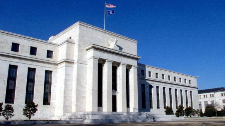 Federal Reserve officials back rate rise pause in September