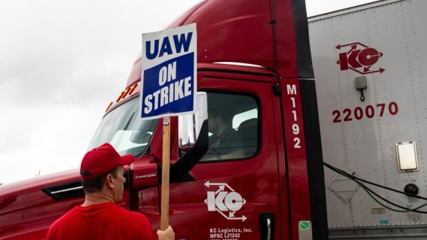 Strikes at 2 more U.S. auto factories to start Friday as UAW ratchets up pressure