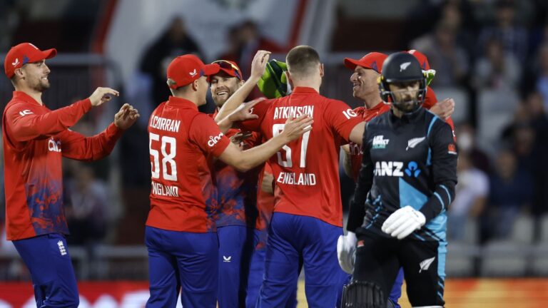 England hammer New Zealand by 95 runs – as it happened in Manchester