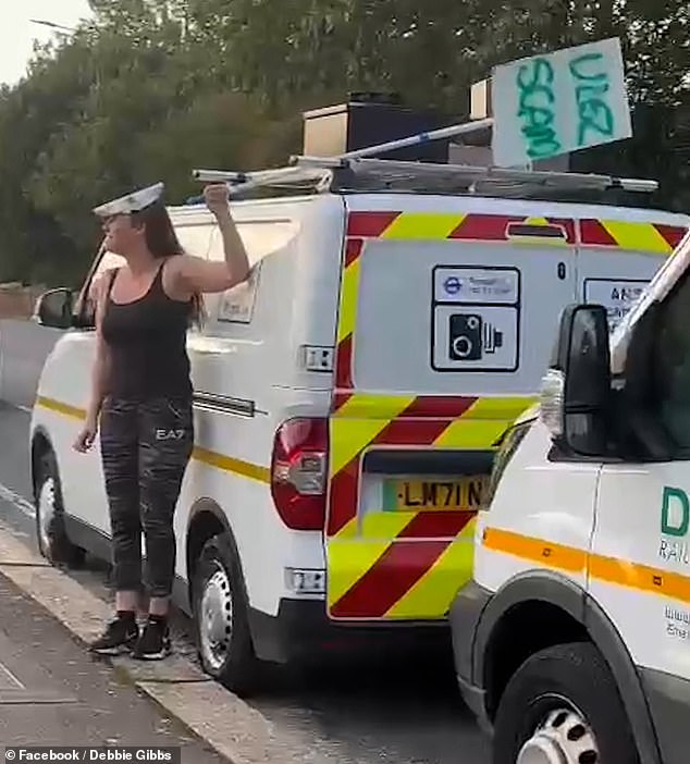 As well as blocking the ULEZ van's view with a truck, protesters also put a sign saying "ULEZ scam" in front of the camera