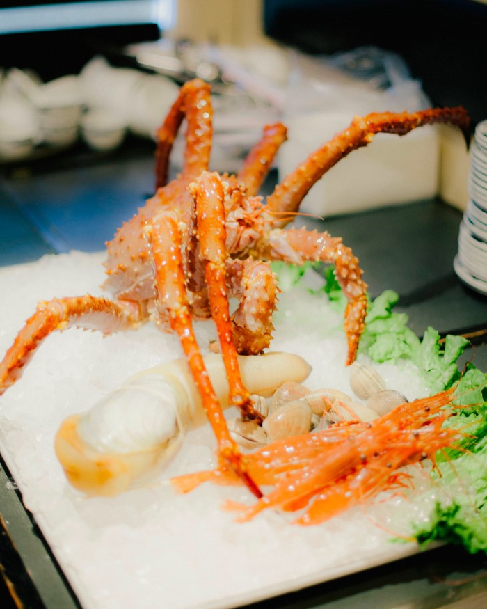  Crab and clams on ice at Landmark Hotpot House