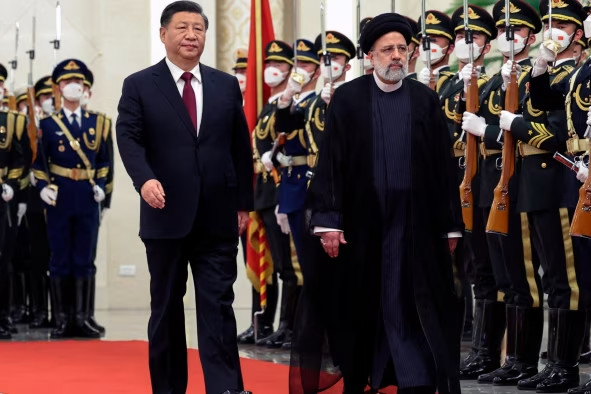 Chinese president Xi Jinping, left, with Iran’s president Ebrahim Raisi in Beijing