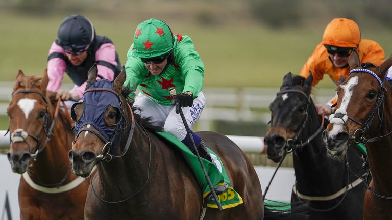 Count Otto and Jim Crowley win the bet365 Handicap at Newmarket