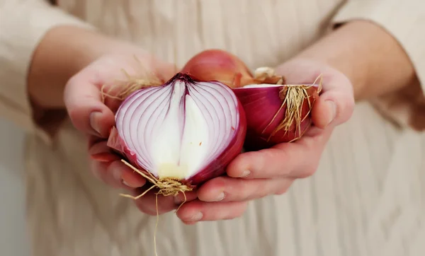 Onion Benefits for Skin, Hair, and Eyes