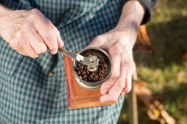 Caffeine abstinence linked to increased sleep problems in older women