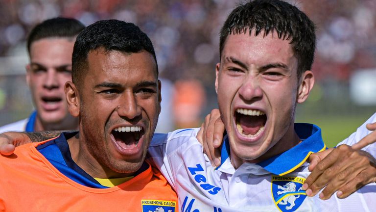 Frosinone's Mat..as Soul.. celebrates after scoring his side's second goal during the Serie A soccer match between Cagliari and Frosinone in Cagliari, Italy, Sunday, Oct. 29, 2023. (Gianluca Zuddas/LaPresse via AP)