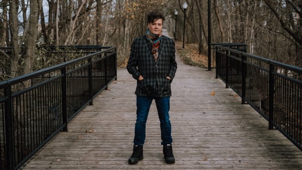 How Ron Sexsmith ended up singing with Leonard Cohen in an Indigo basement