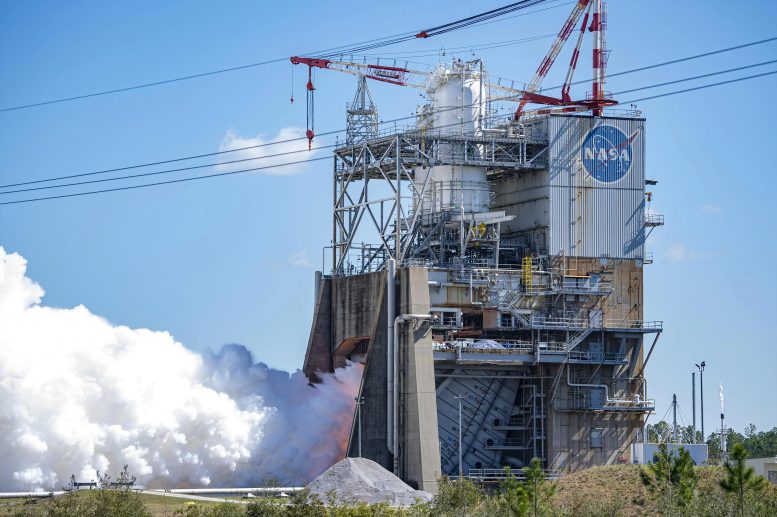 NASA Full-Duration RS-25 Engine Hot Fire