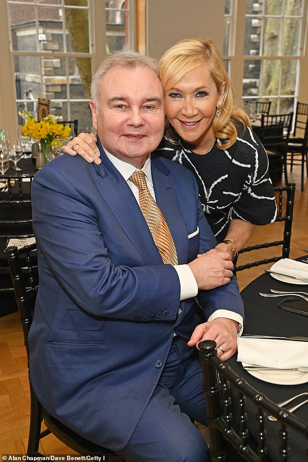 Eamonn posed alongside CNBC star Tania Bryer