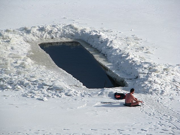 Researchers from the University of Warwick found cold therapy and ice baths caused an increase in adrenaline levels, which can indirectly reduce inflammation