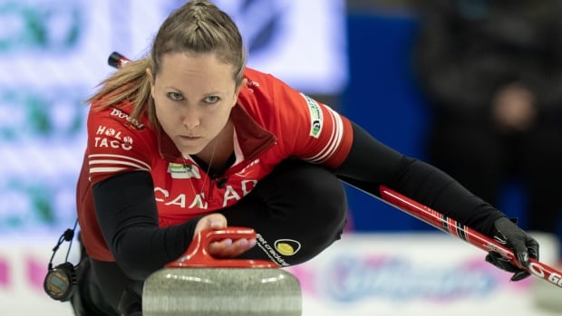 Homan dethrones Switzerland’s Tirinzoni to win Canada’s 1st curling world title since 2018