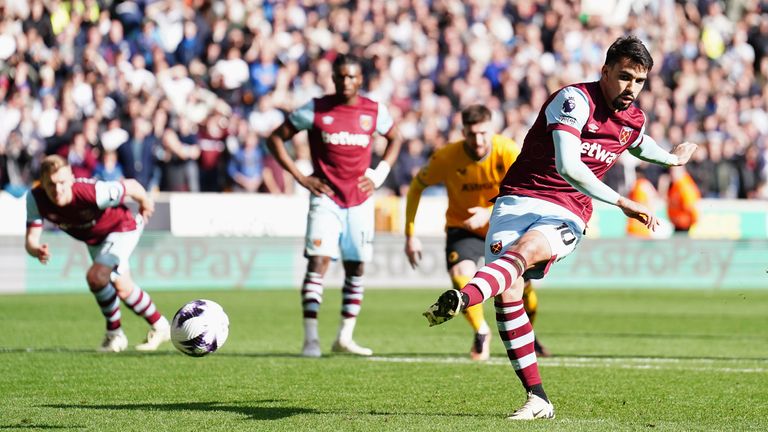 Lucas Paqueta equalises for West Ham from the penalty spot