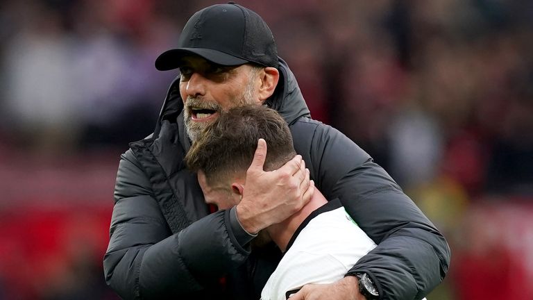 Jurgen Klopp consoles Alexis Mac Allister after Liverpool&#39;s 2-2 draw with Man Utd