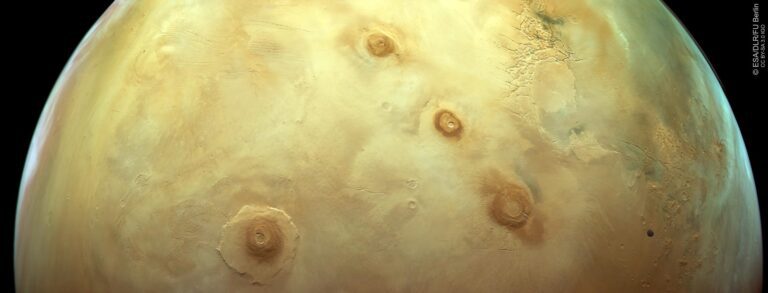 Mars Express Marks 25,000 Orbits With a Spectacular Martian Showcase