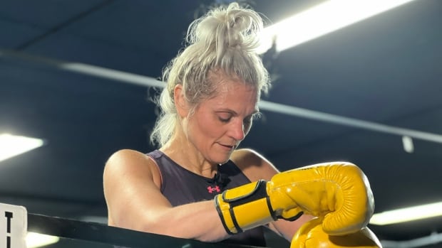 This boxer is using science to track her brain health, and helping researchers better understand head impacts