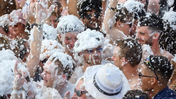 10 people in Kingston, Ont., sent to hospital with eye injuries. One patient blames a foam party