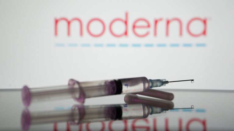 FDA approves Moderna RSV vaccine for seniors