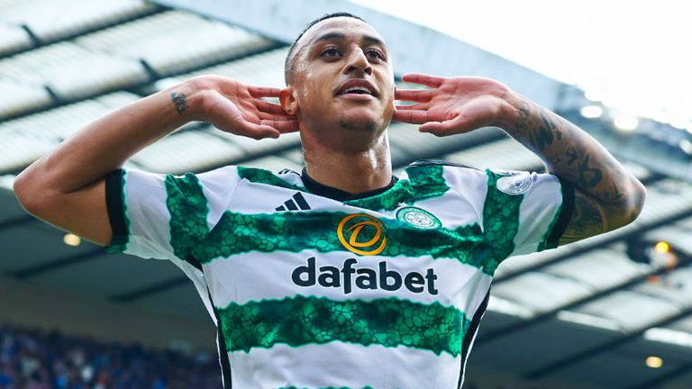 Adam Idah celebrates after scoring Celtic&#39;s late winner in the Scottish Cup final