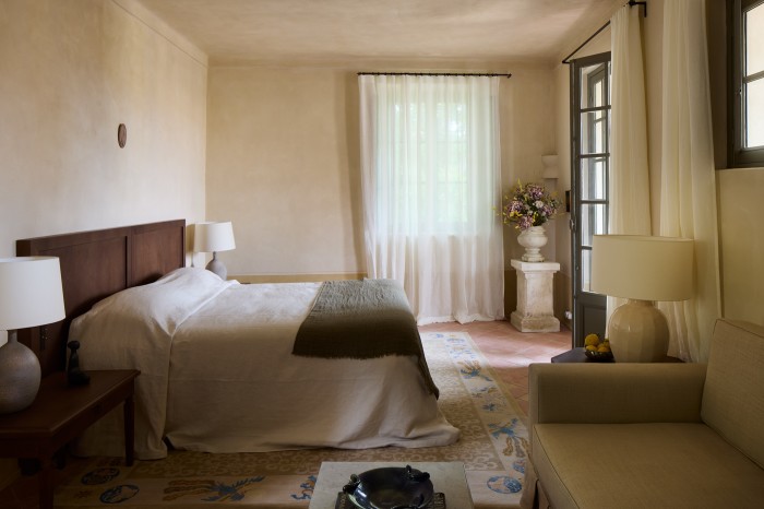 The bedroom in Terrasse du Cloître suite