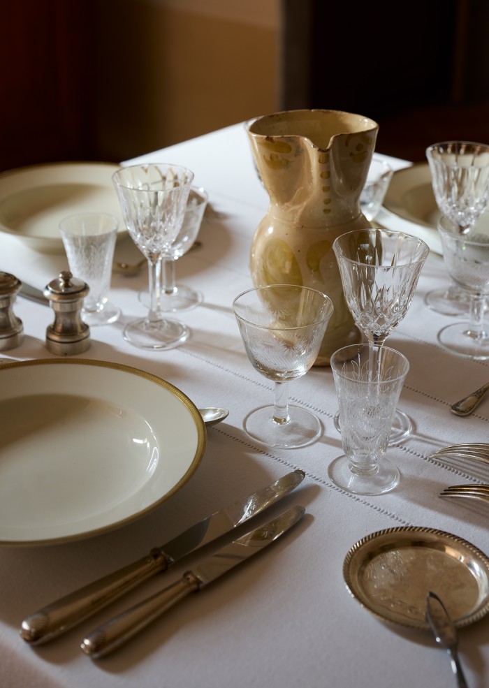 A table laid in Terrasse du Cloître suite