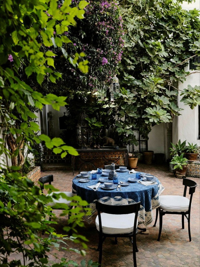 table with chairs and much greenery around