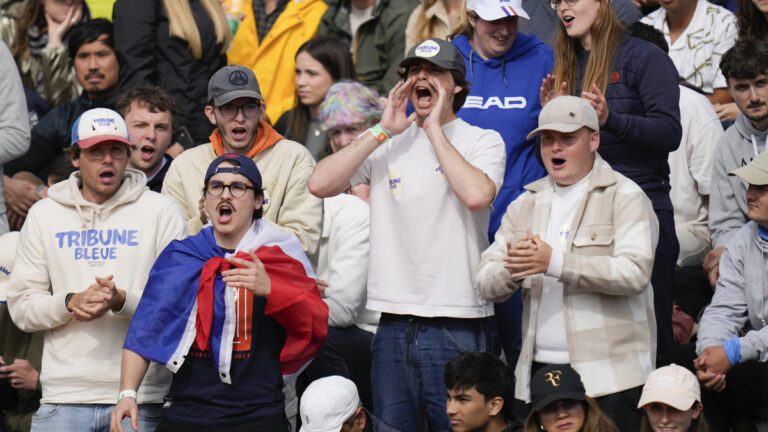 Alcohol banned in stands at Roland Garros after complaints from players