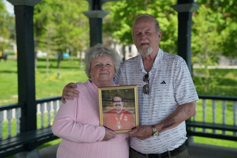 Lorraine and Derk Sherren of Kingston, Ont. hold a photo of their late son and heart donor, Robbie Sherren. 