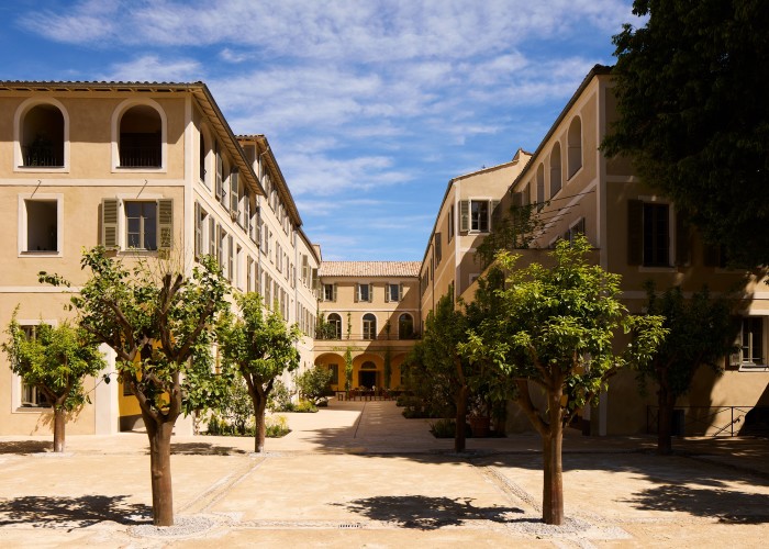 A courtyard of orange trees at the entrance to the cloister at Hôtel du Couvent