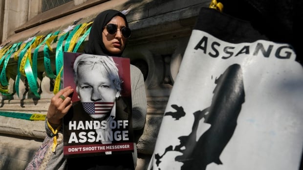 WikiLeaks founder Julian Assange wins permission to challenge U.S. extradition