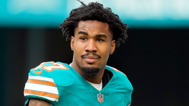 NFL: Jaylen Waddle agrees near $85m contract extension with Miami Dolphins | NFL News