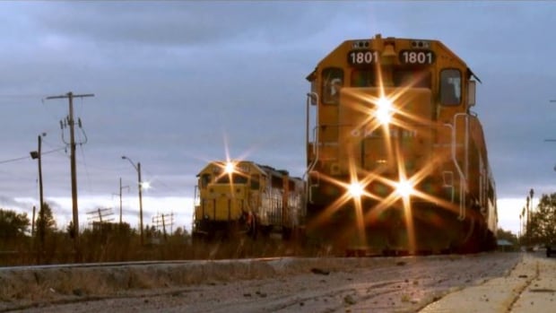 2 men accused of smuggling migrants into U.S. in freight trains