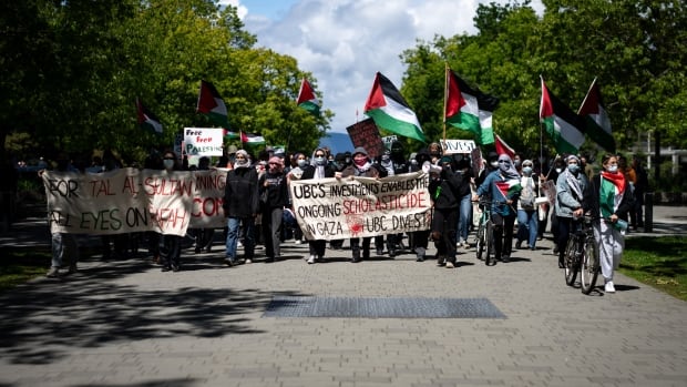 1 arrest after pro-Palestinian protesters block UBC intersection