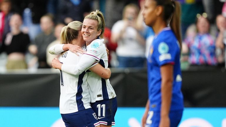 Beth Mead celebrates with Lauren Hemp after her opener